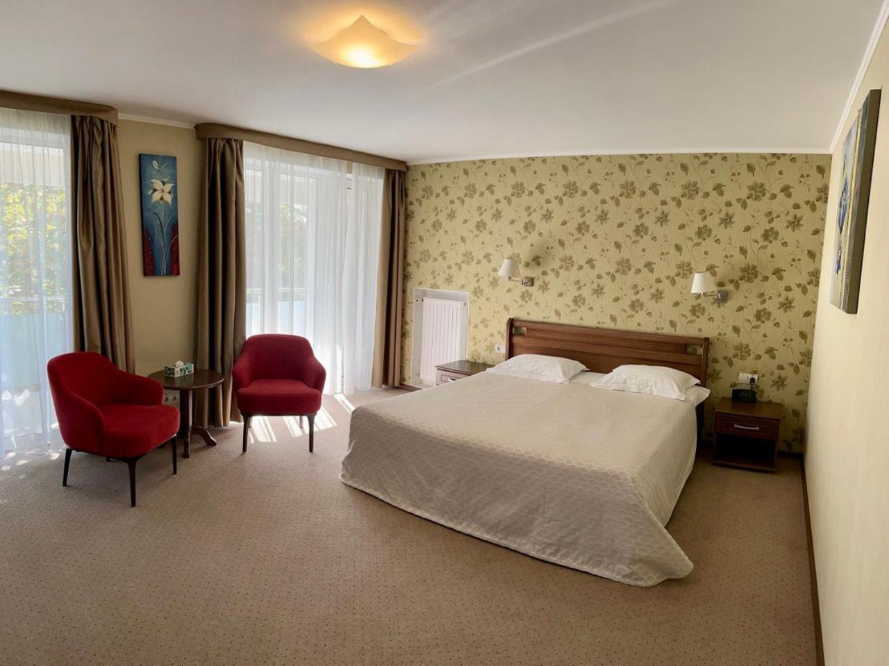Grand-Marine Hotel & Spa Burlatsja Balka Eksteriør bilde